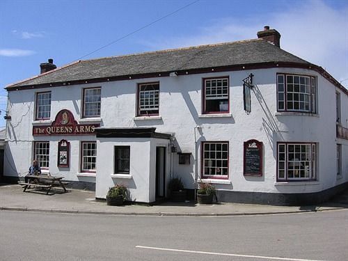 Queens Arms, breage Buitenkant foto